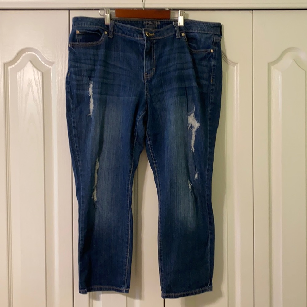 Jennifer Lopez distressed Capri
